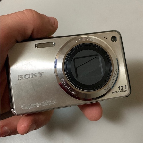 Sony Cyber-shot DSC-W290 12.1 MP Digital Camera with 5x Optical Zoom and Super S - Picture 7 of 11